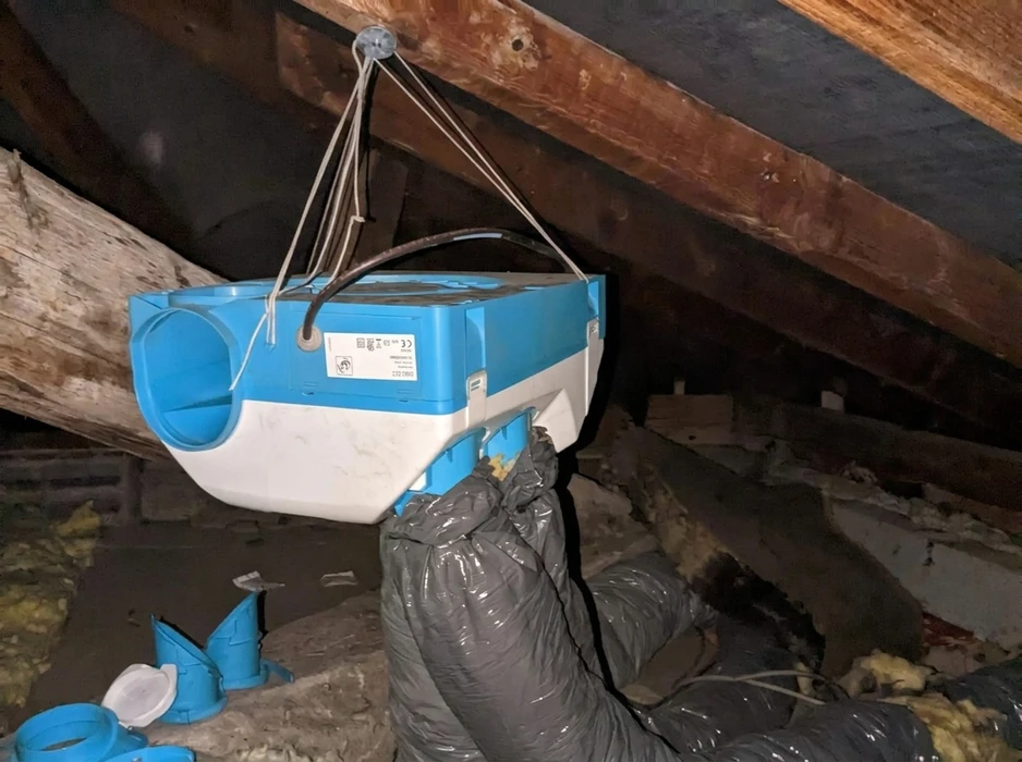 Comble non aménagé avec charpente en bois apparente